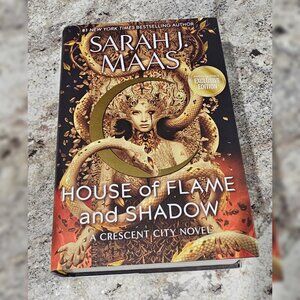 House of Flame and Shadow Sarah J. Maas Hardcover